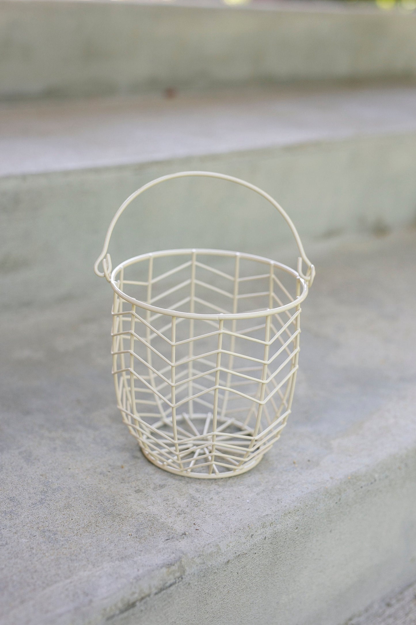 Geometric Swing Handle Wire Basket | Photo Prop | Small Metal Gift Basket | Geometric Basket l Wire Pail | Your Choice of Ivory or Gold