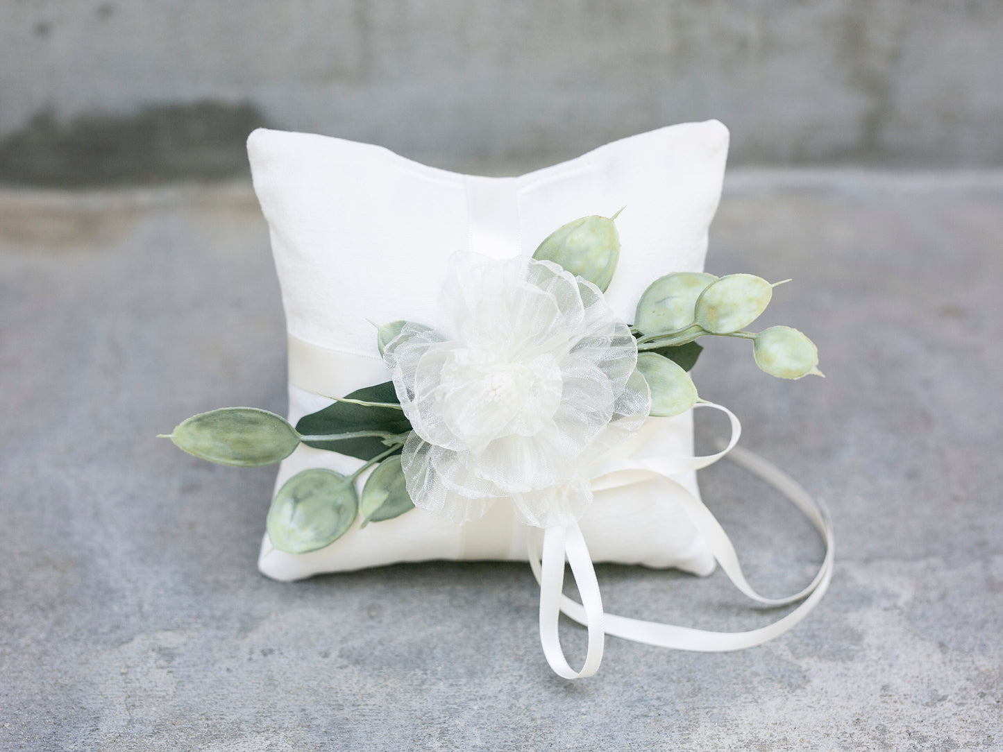 Amber Flower Girl Wire Basket